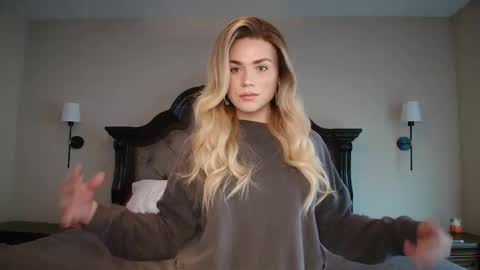 Snapshot of buitifulblonde chatting on April 22, 6:42 pm buitifulblonde online show from April 22, 6:42 pm