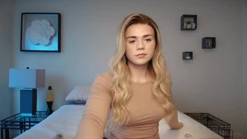 Snapshot of buitifulblonde chatting on April 25, 5:54 pm buitifulblonde online show from April 25, 5:54 pm