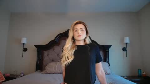 Snapshot of buitifulblonde chatting on May 27, 5:54 pm buitifulblonde online show from May 27, 5:54 pm