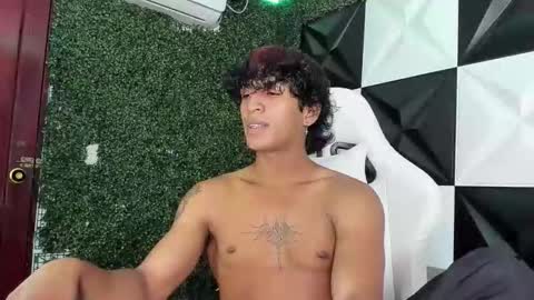 bull_cam online show from December 14, 2:22 pm