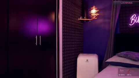 Snapshot of bull_vixen2001 chatting on January 18, 10:52 am Bunny and The Rock online show from January 18, 10:52 am