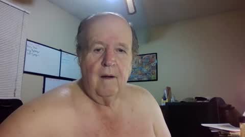 bullfrogg5050 online show from October 31, 1:01 pm