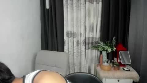 Snapshot of bump_me_baby chatting on December 1, 7:46 am zy online show from December 1, 7:46 am