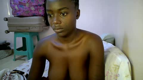 Snapshot of bunny_bliss1 chatting on June 18, 5:08 am bunny_bliss1 online show from June 18, 5:08 am
