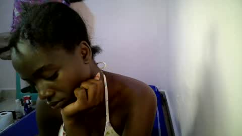 Snapshot of bunny_bliss1 chatting on June 30, 2:29 pm bunny_bliss1 online show from June 30, 2:29 pm