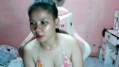Snapshot of bunny_flower18 chatting on April 9, 1:49 pm bunny_flower18 online show from April 9, 1:49 pm