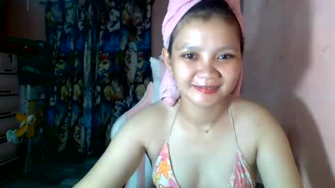 Snapshot of bunny_flower18 chatting on May 22, 9:48 am bunny_flower18 online show from May 22, 9:48 am