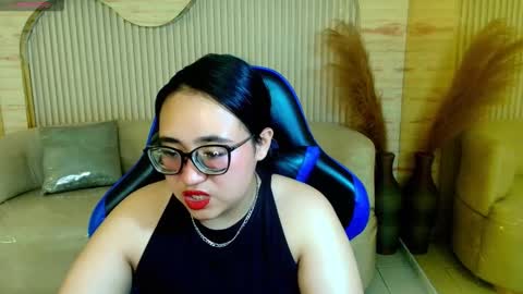 Snapshot of bunny_mich_r chatting on February 20, 7:47 pm bunny_mich_r online show from February 20, 7:47 pm