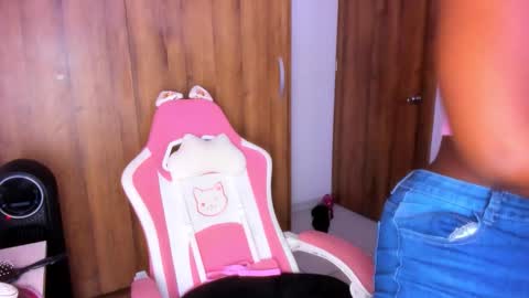 Snapshot of bunny_secrets chatting on February 4, 11:31 pm Isa online show from February 4, 11:31 pm