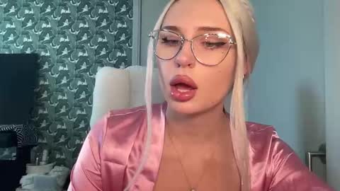 Snapshot of bunnykhalessi chatting on February 9, 9:52 pm OnlyFans BunnyKhalessi online show from February 9, 9:52 pm