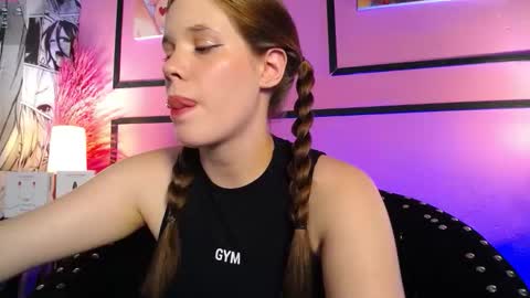 Snapshot of bunnyleahxxx chatting on December 4, 7:11 pm ANASTASIA online show from December 4, 7:11 pm