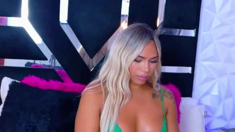 Snapshot of bunnynicolle chatting on February 25, 7:14 pm ONLYFANS online show from February 25, 7:14 pm