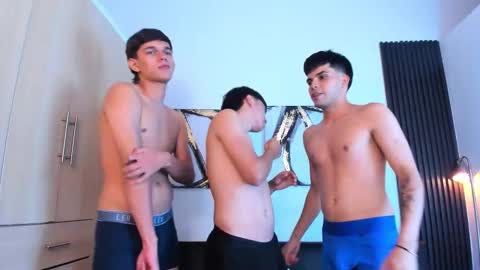 Snapshot of burning_wallen chatting on February 20, 6:26 am zack axel David and Anthony online show from February 20, 6:26 am