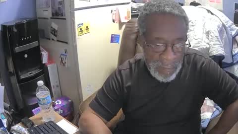 bushhunter23 online show from January 9, 1:29 am