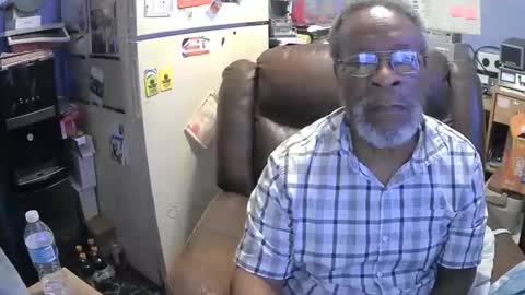 bushhunter23 online show from December 4, 4:05 pm