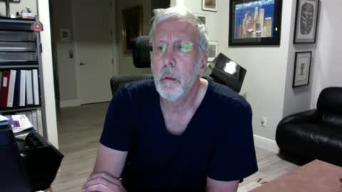 Snapshot of bustinout99 chatting on December 21, 9:12 am afternoon wood online show from December 21, 9:12 am