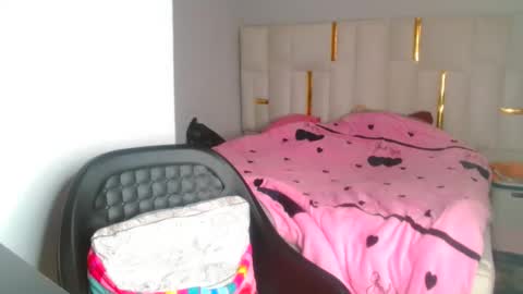 busty_mellons69 online show from October 31, 12:50 pm