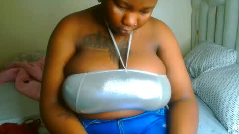 Snapshot of busty_mellons69 chatting on March 31, 3:41 am busty_mellons69 online show from March 31, 3:41 am