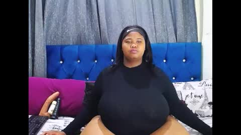 bustybmwx online show from November 11, 12:10 am