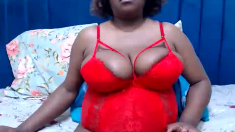 Snapshot of bustychocx chatting on May 19, 4:35 pm bustychocx online show from May 19, 4:35 pm