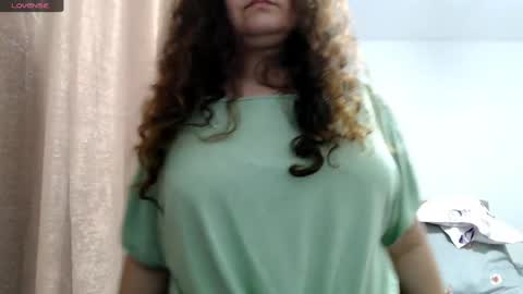 Snapshot of bustyemma chatting on May 8, 6:52 am Emma online show from May 8, 6:52 am