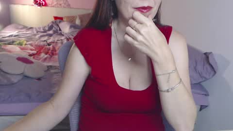 Snapshot of bustygf chatting on June 24, 8:19 pm anna online show from June 24, 8:19 pm