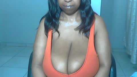 Snapshot of bustytessa37 chatting on July 11, 4:04 am bustytessa37 online show from July 11, 4:04 am