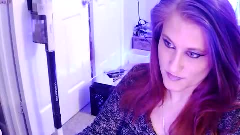 busybee83 online show from October 27, 6:45 pm