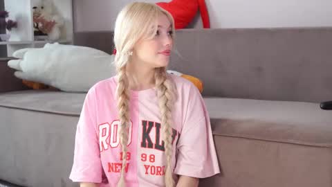 butteflai online show from March 18, 5:32 am