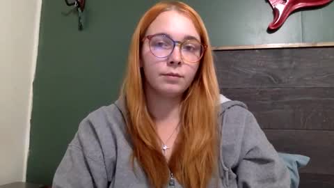 Snapshot of butterflywingzz chatting on November 9, 2:21 am butterflywingzz online show from November 9, 2:21 am