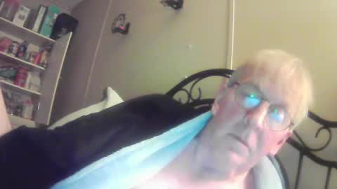 Snapshot of buttless1960 chatting on October 24, 7:38 am buttless1960 online show from October 24, 7:38 am