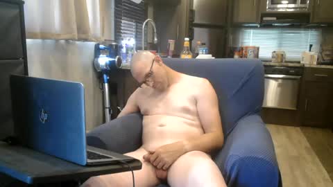 buttnaked4u1 online show from July 11, 6:43 pm