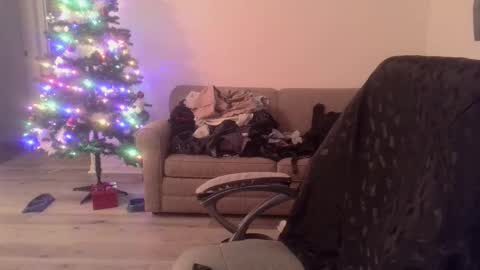 Snapshot of buttsmasher666 chatting on December 23, 3:37 am Astaroth Angel online show from December 23, 3:37 am