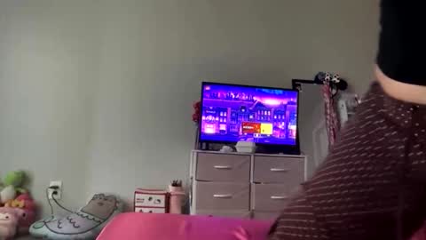 mia online show from December 4, 7:44 pm