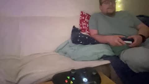 buzzndizzy online show from December 18, 1:00 am