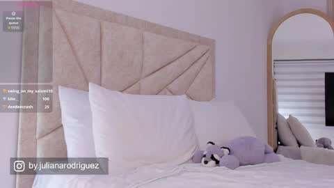 Snapshot of by_juliana chatting on May 16, 2:19 am online show from May 16, 2:19 am