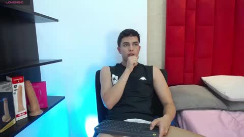 Snapshot of cady_hot chatting on December 4, 9:23 pm Cady online show from December 4, 9:23 pm