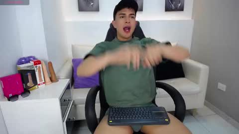 Snapshot of cady_hot chatting on December 16, 8:47 pm Cady online show from December 16, 8:47 pm