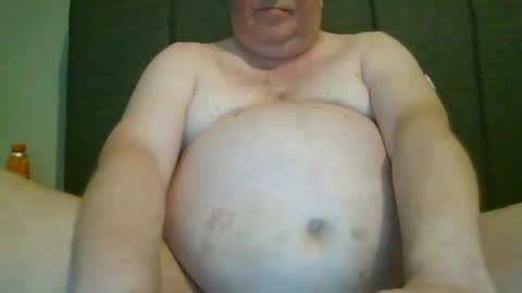Snapshot of caerphillyphil chatting on April 17, 11:13 am caerphillyphil online show from April 17, 11:13 am