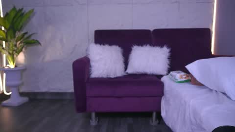 Snapshot of cailynbrowm chatting on February 1, 4:44 am CailynBrown online show from February 1, 4:44 am