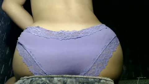 Snapshot of caitessa_bellemoir chatting on June 25, 5:12 am caitessa_bellemoir online show from June 25, 5:12 am