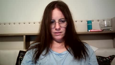 Snapshot of caitie__citrine chatting on December 4, 3:15 am Caitie Citrine online show from December 4, 3:15 am