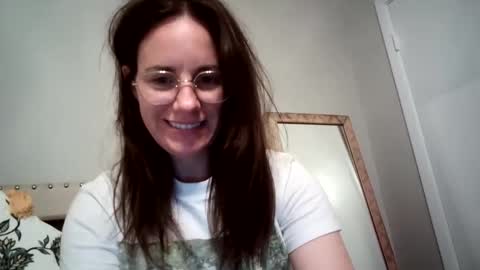 Snapshot of caitie__citrine chatting on December 15, 2:41 am Caitie Citrine online show from December 15, 2:41 am