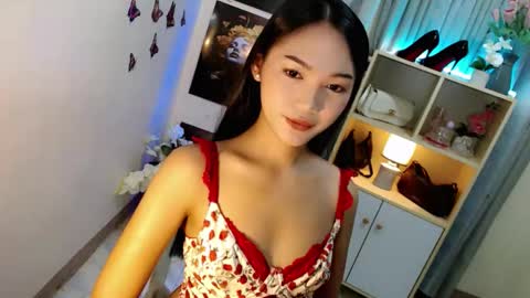 Snapshot of caitlin_x chatting on January 7, 7:05 pm caitlin online show from January 7, 7:05 pm