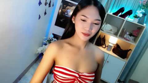 Snapshot of caitlin_x chatting on January 11, 7:19 pm caitlin online show from January 11, 7:19 pm