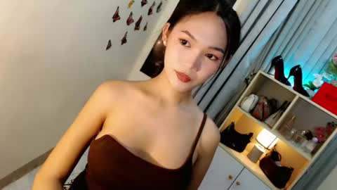 Snapshot of caitlin_x chatting on July 10, 1:21 am caitlin online show from July 10, 1:21 am