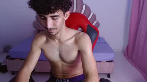 Snapshot of caius_fox chatting on January 7, 11:40 pm caius online show from January 7, 11:40 pm