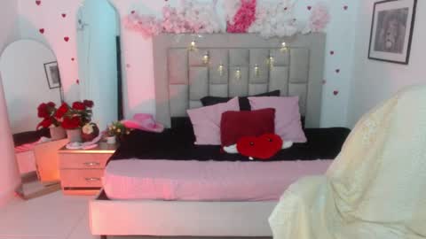 caius online show from March 31, 11:21 am