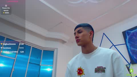 Snapshot of calavalerio chatting on December 15, 11:23 am Valerio online show from December 15, 11:23 am