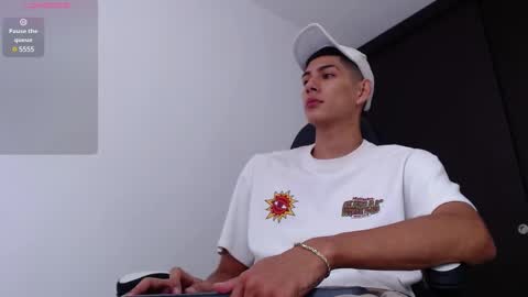 Snapshot of calavalerio chatting on February 11, 3:51 pm Valerio online show from February 11, 3:51 pm